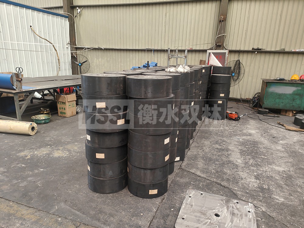 建筑圓形鉛芯隔震支座廠家 隔震阻尼橡膠高支座 建筑隔震支座LBR生產(chǎn)廠家