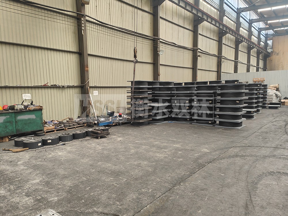 鉛芯防震支座裝置生產廠家 HDR系列高阻尼隔震支座廠家電話 橡膠隔震支座廠家有哪些